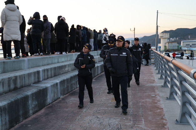 \"해맞이객 안전하게\" 동해해경청장 현장점검