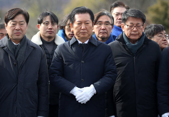 정청래 "당, 지선 비상체제로…김병기도 윤리감찰 지시"