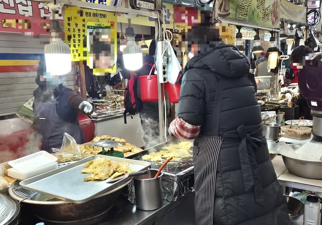 새해에도 근심 가득한 상인들…한파에 발길 끊긴 시장