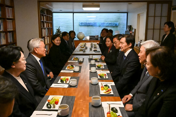 문재인 전 대통령 예방하는 조국 대표