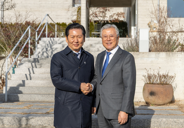 민주당, 지선 채비에 李 신년회 참석…'불참' 장동혁은 이명박 예방