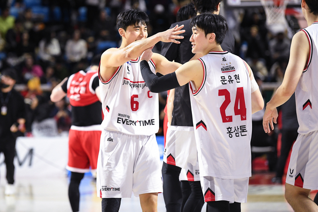 정관장, SK 잡고 선두 추격…소노는 20점 차 뒤집기(종합)