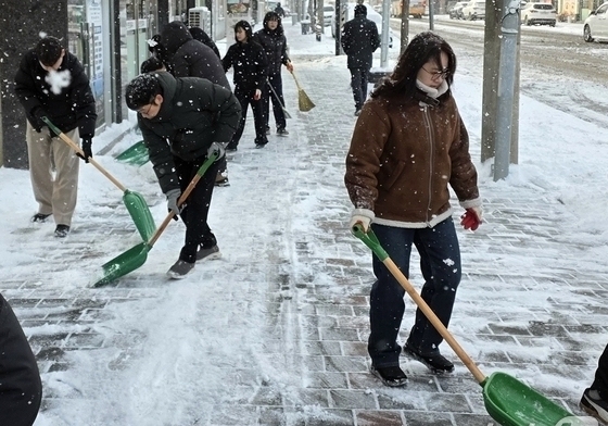 전북, 강한 바람에 많은 눈까지…진안·무주·장수 대설 예비특보