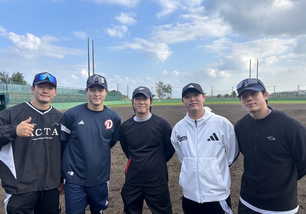 '80억 FA' 두산 박찬호, 후배들과 일본 오키나와 미니 캠프