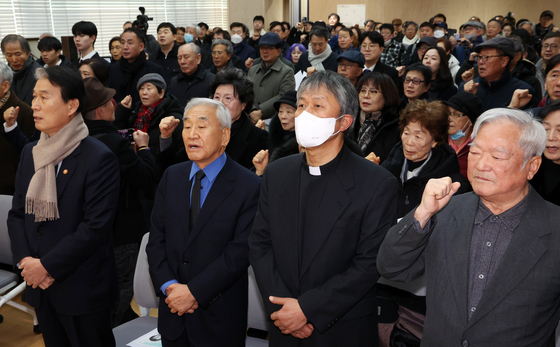 박종철 열사 39주기 추모제에서 '임을 위한 행진곡'을 제창