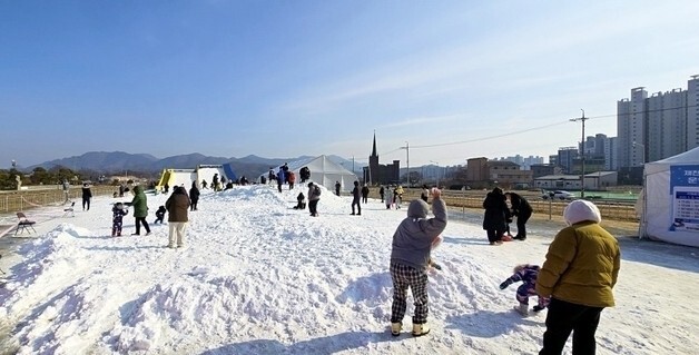 충북 전역 '강풍·한파주의보'…눈썰매장 연기·구석기동굴 임시 휴관