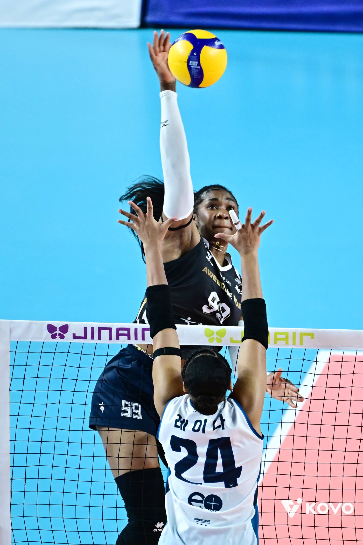 본문 이미지 - 한국도로공사는 10일 경북 김천실내체육관에서 열린 2025-26 V리그 여자부 4라운드 GS칼텍스와 홈 경기에서 3-0으로 이겼다. 사진은 한국도로공사 외국인 선수 모마. (KOVO 제공)