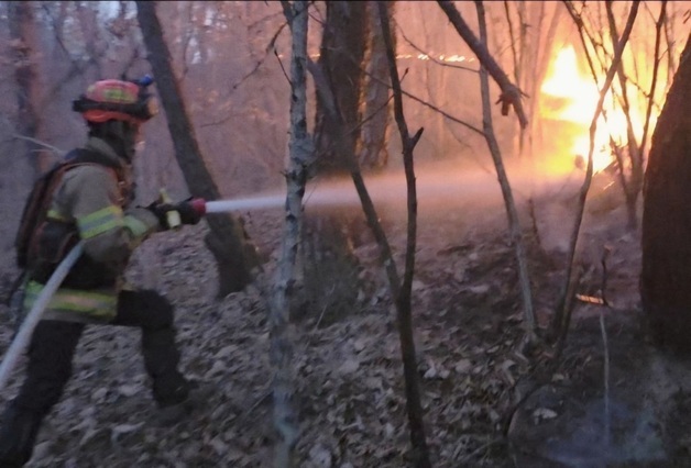 경북 의성 야산서 대형 산불…소방 대응2단계 발령