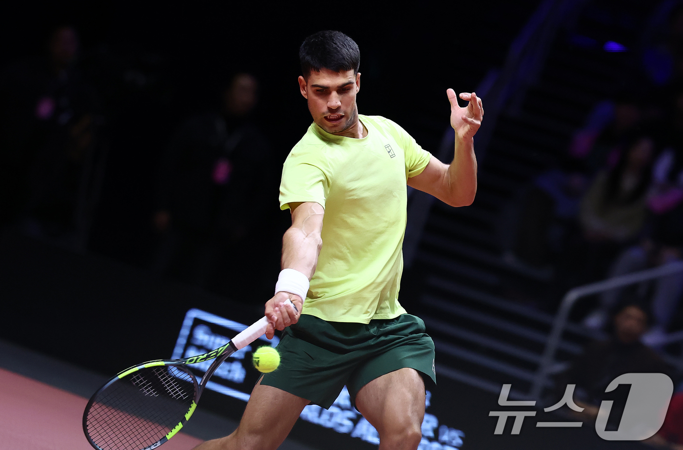 (인천=뉴스1) 김민지 기자 = 카를로스 알카라스가 10일 오후 인천 중구 인스파이어 아레나에서 열린 '현대카드 슈퍼매치 14'에서 얀니크 신네르와 경기를 치르고 있다. 2026. …