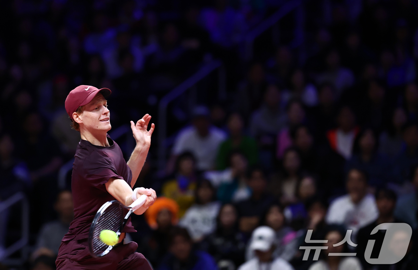 (인천=뉴스1) 김민지 기자 = 얀니크 신네르가 10일 오후 인천 중구 인스파이어 아레나에서 열린 '현대카드 슈퍼매치 14'에서 카를로스 알카라스와 경기를 치르고 있다. 2026. …