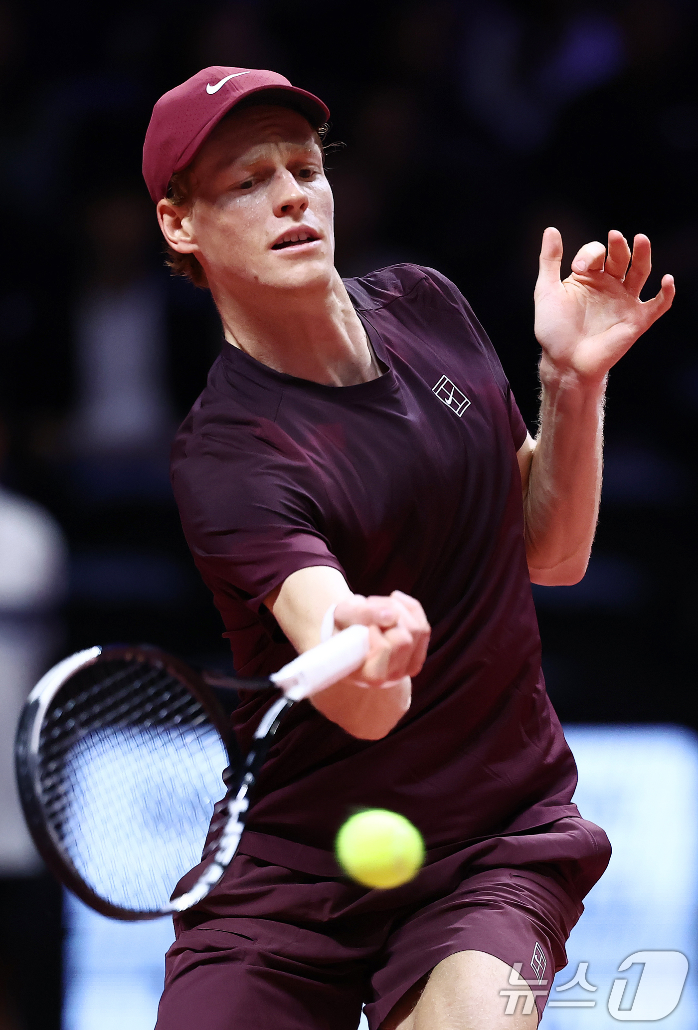 (인천=뉴스1) 김민지 기자 = 얀니크 신네르가 10일 오후 인천 중구 인스파이어 아레나에서 열린 '현대카드 슈퍼매치 14'에서 카를로스 알카라스와 경기를 치르고 있다. 2026. …