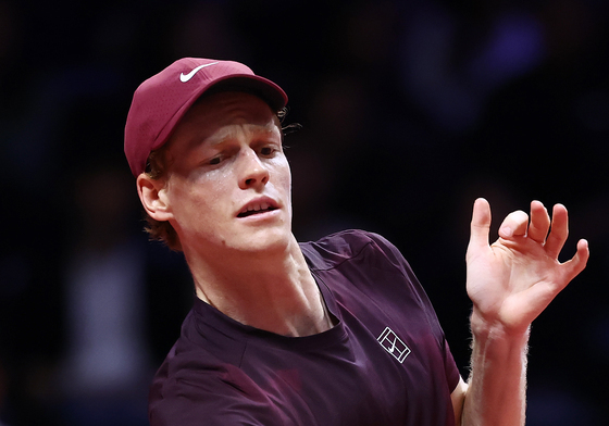 알카라스 공격 받아내는 신네르