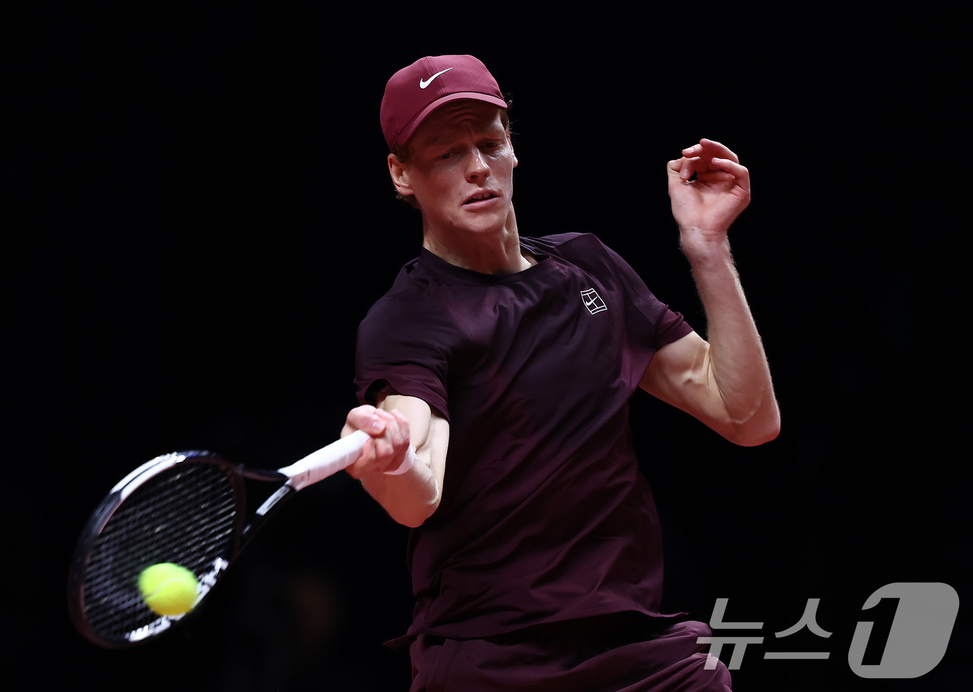 (인천=뉴스1) 김민지 기자 = 얀니크 신네르가 10일 오후 인천 중구 인스파이어 아레나에서 열린 '현대카드 슈퍼매치 14'에서 카를로스 알카라스와 경기를 치르고 있다. 2026. …