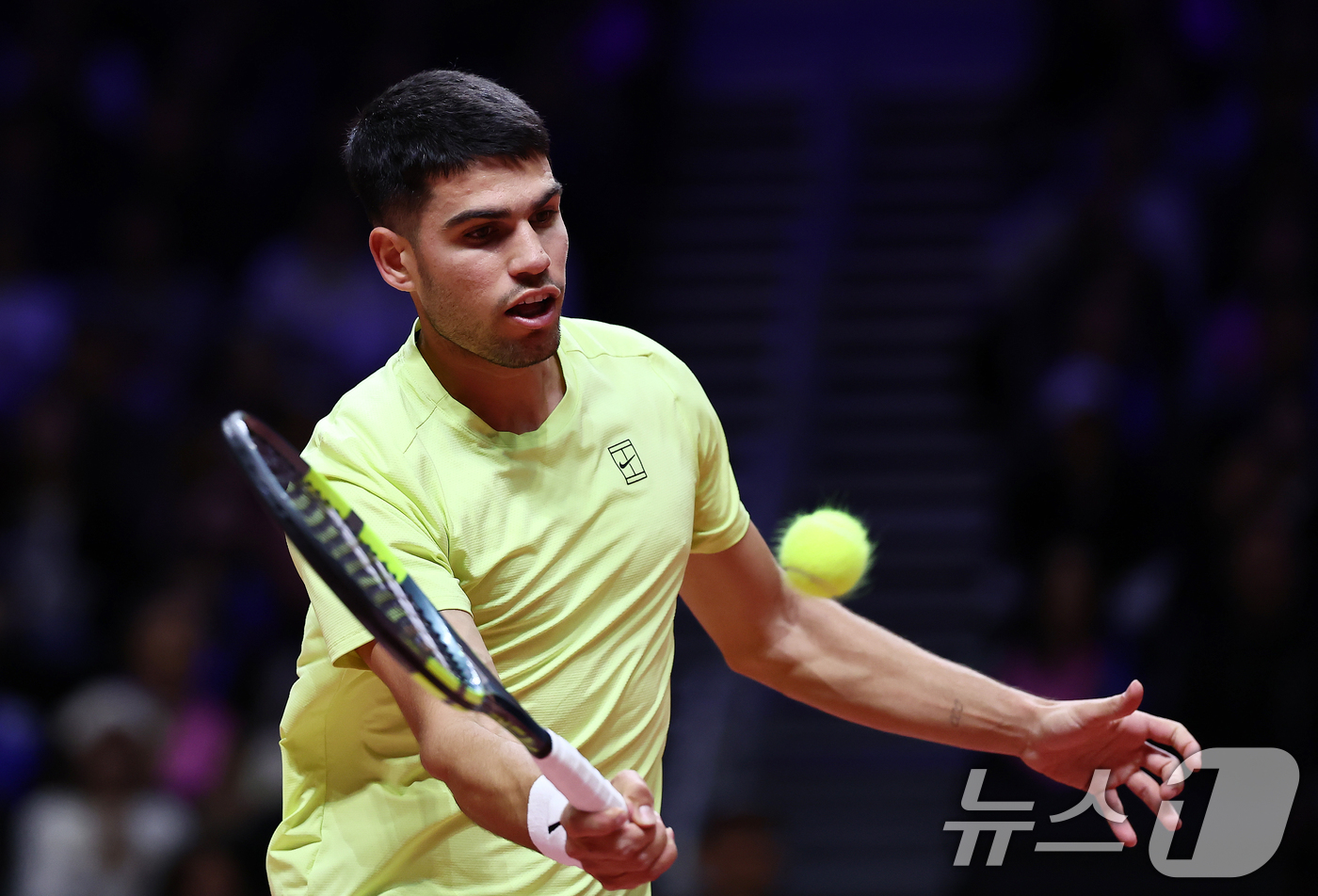 (인천=뉴스1) 김민지 기자 = 카를로스 알카라스가 10일 오후 인천 중구 인스파이어 아레나에서 열린 '현대카드 슈퍼매치 14'에서 얀니크 신네르와 경기를 치르고 있다. 2026. …