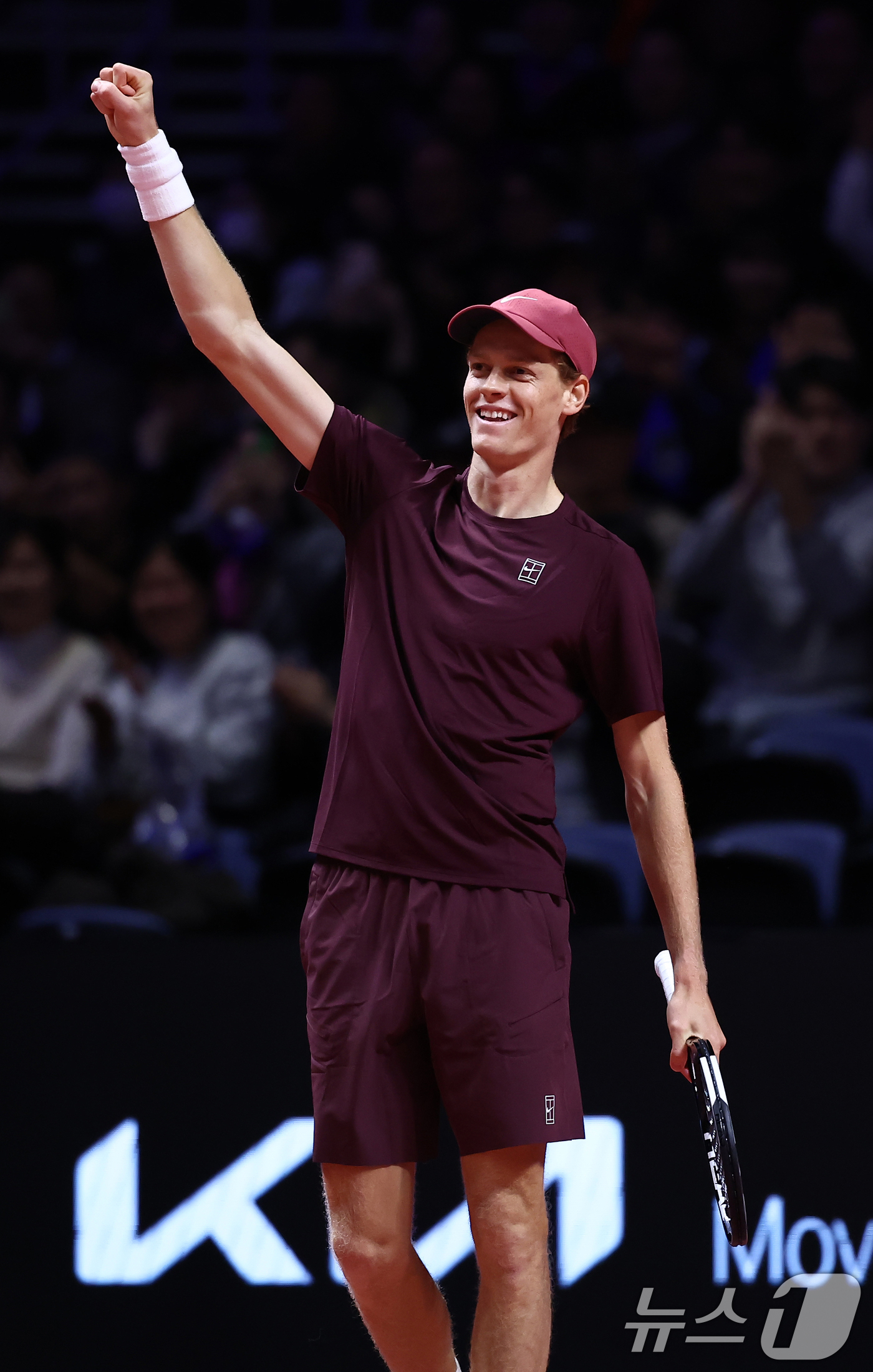 (인천=뉴스1) 김민지 기자 = 얀니크 신네르가 10일 오후 인천 중구 인스파이어 아레나에서 열린 '현대카드 슈퍼매치 14'에서 카를로스 알카라스와 경기에서 득점 후 미소를 보이고 …