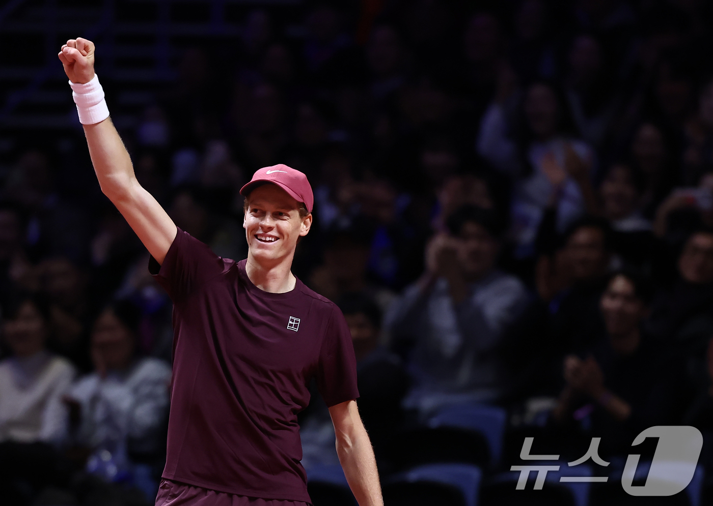 (인천=뉴스1) 김민지 기자 = 얀니크 신네르가 10일 오후 인천 중구 인스파이어 아레나에서 열린 '현대카드 슈퍼매치 14'에서 카를로스 알카라스와 경기에서 득점 후 미소를 보이고 …