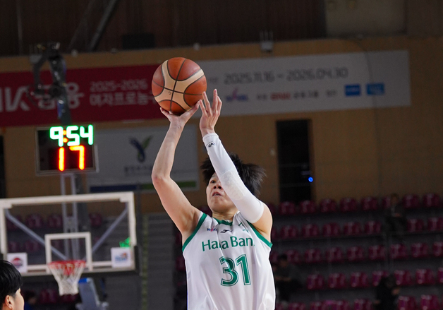 여자농구 선두 하나은행, 삼성생명 꺾고 4연승…BNK 단독 2위(종합)