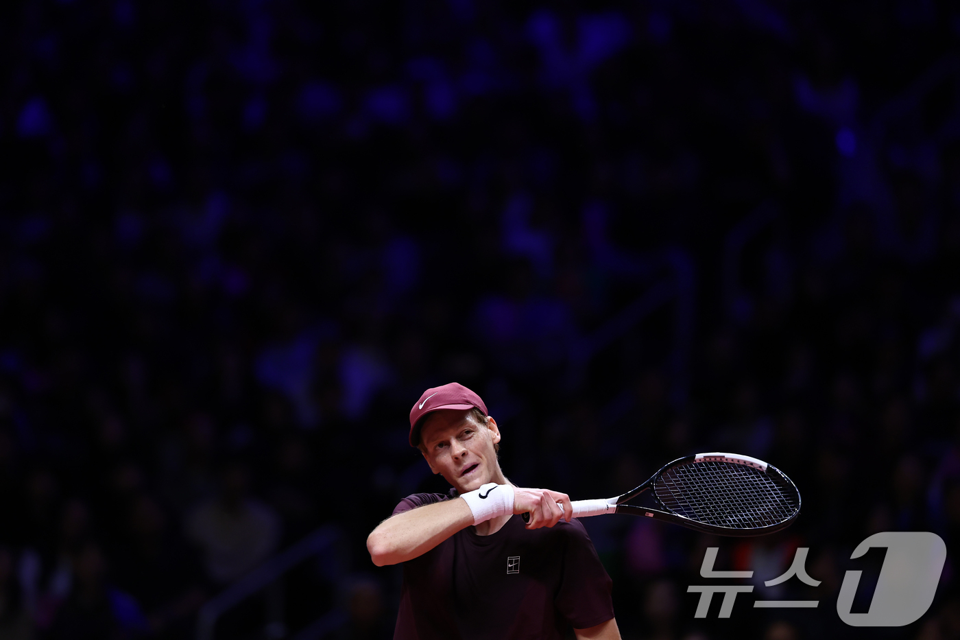 (인천=뉴스1) 김민지 기자 = 얀니크 신네르가 10일 오후 인천 중구 인스파이어 아레나에서 열린 '현대카드 슈퍼매치 14'에서 카를로스 알카라스와 경기에서 득점에 실패한 뒤 흐르 …