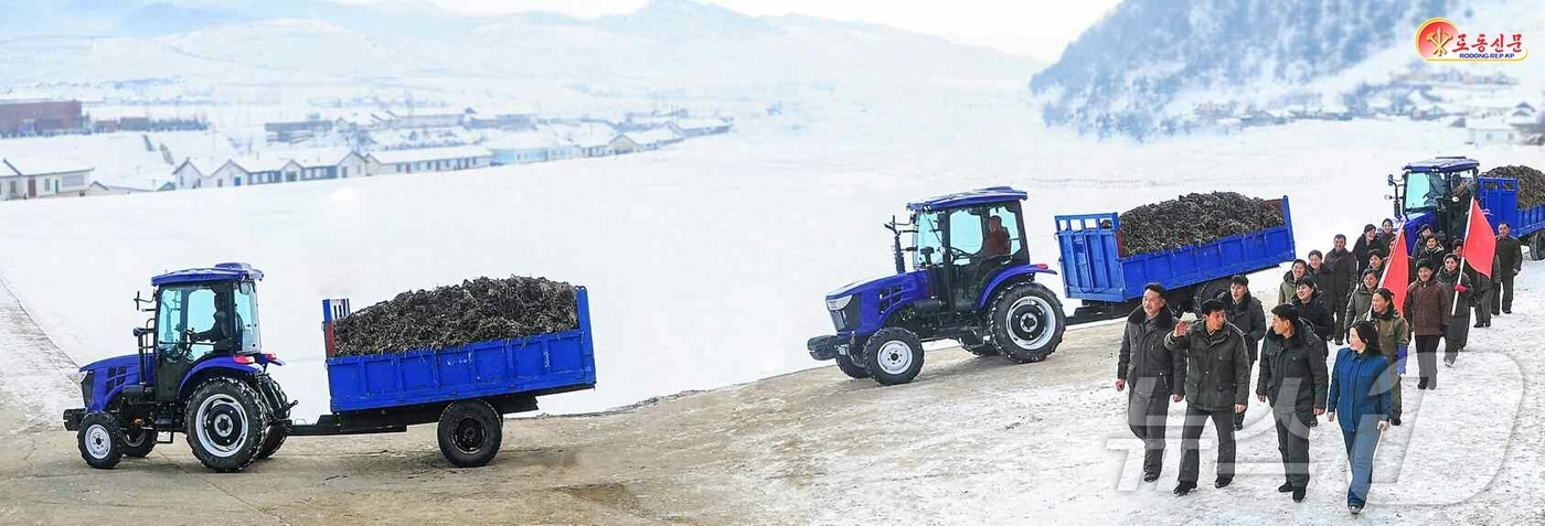 (평양 노동신문=뉴스1) = 북한 노동당 기관지 노동신문은 11일 "올해 농사에서 다수확을 이룩할 열의에 넘쳐 있다"며 장강군 읍농장을 조명했다. [국내에서만 사용가능. 재배포 금 …