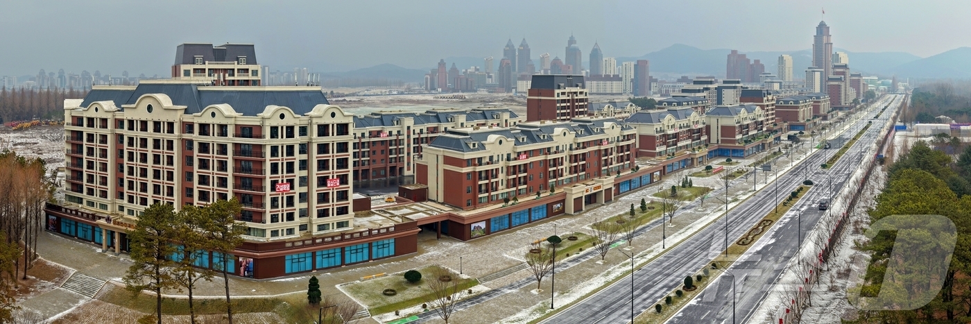 (평양 노동신문=뉴스1) = 북한 노동당 기관지 노동신문은 11일 "김정은 동지께서 1월 10일 완공단계에 들어선 화성지구 4단계 건설사업을 현지에서 지도하시였다"고 보도했다. [ …