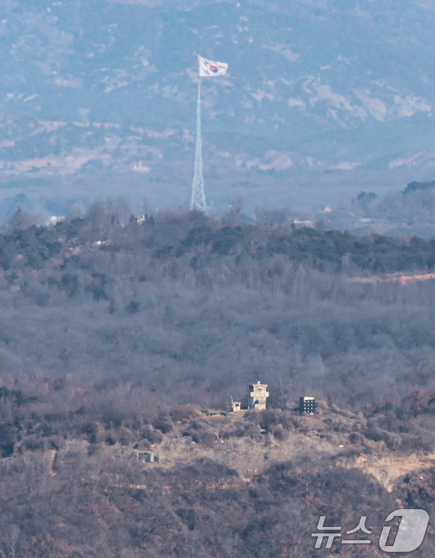 (파주=뉴스1) 김도우 기자 = 북한의 무인기 침투 주장과 관련해 김여정 북한 노동당 부부장은 11일 "무인기를 운용한 적이 없다"는 한국 국방부의 입장 발표를 유의하겠다고 밝히면 …