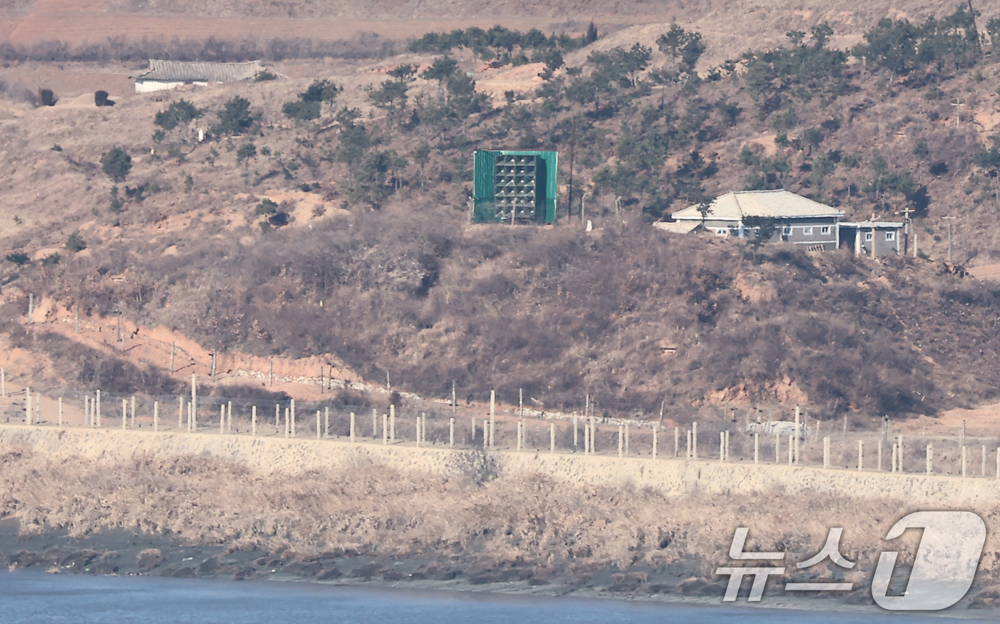 (파주=뉴스1) 김도우 기자 = 북한의 무인기 침투 주장과 관련해 김여정 북한 노동당 부부장은 11일 "무인기를 운용한 적이 없다"는 한국 국방부의 입장 발표를 유의하겠다고 밝히면 …