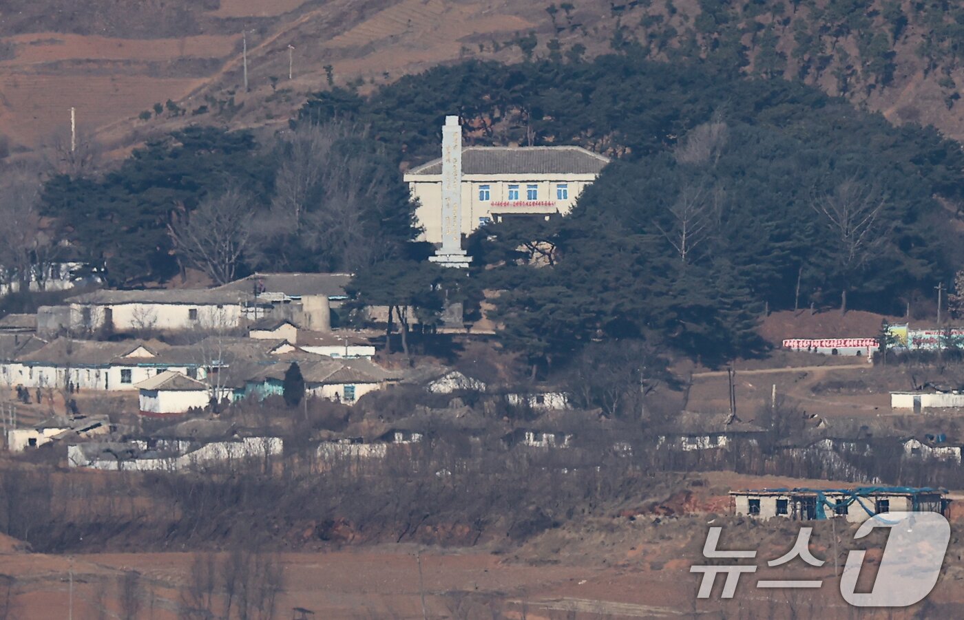 본문 이미지 -  경기 파주시 오두산통일전망대에서 바라본 북한 개풍군 마을 일대. 2026.1.11/뉴스1 ⓒ News1 김도우 기자