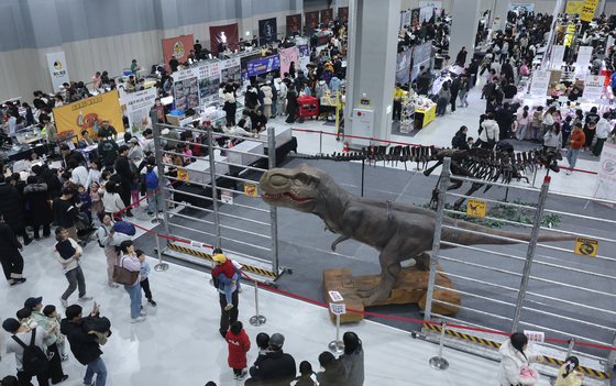 '실감나는 공룡 모형'