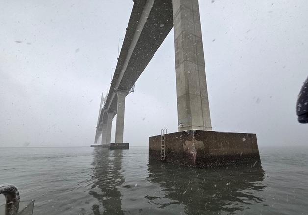2500톤급 화물선, 신안 천사대교 교각 접촉…인명피해 없어