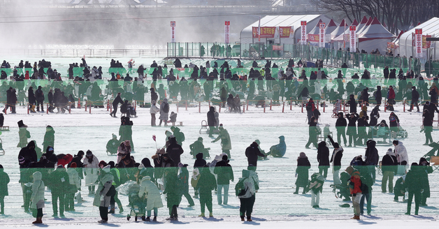 2026 화천산천어축제, 관광객들로 '북적북적'