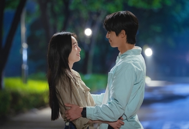 박서준 "'경도를 기다리며' 따뜻한 사랑의 힘이 얼마나 큰지 배워"