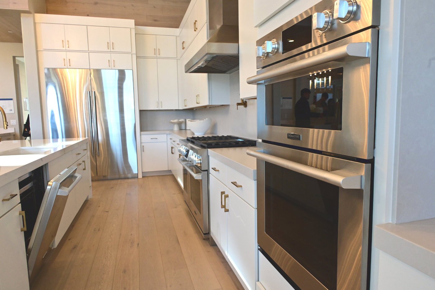 본문 이미지 - 미국 라스베이거스의 고급 주거 단지 '스프링 밸리'에 위치한 LG전자 초프리미엄 빌트인 가전 브랜드 'SKS'의 모델하우스 내부 전경. (LG전자 제공)