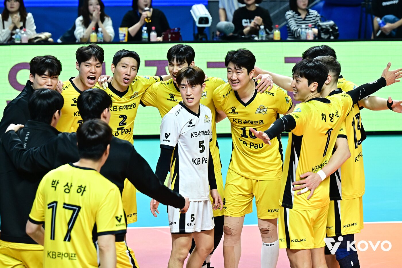 본문 이미지 - KB손해보험이 우리카드를 제압했다. (KOVO 제공)