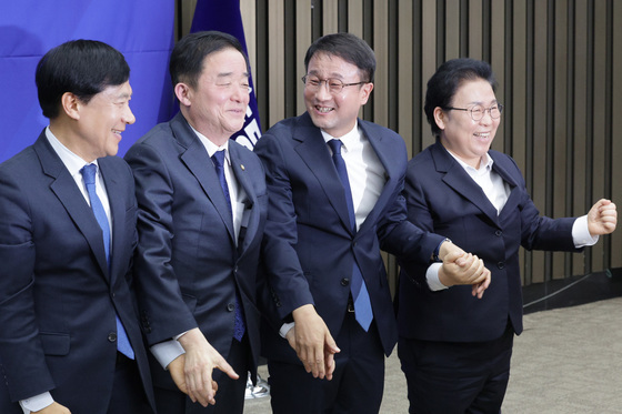 신임 최고위원과 대화하는 한병도