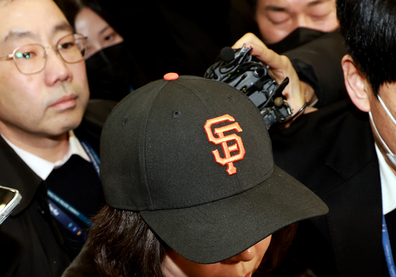 김경 의원 '묵묵부답'