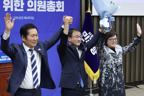 인사하는 한병도 신임 민주당 원내대표