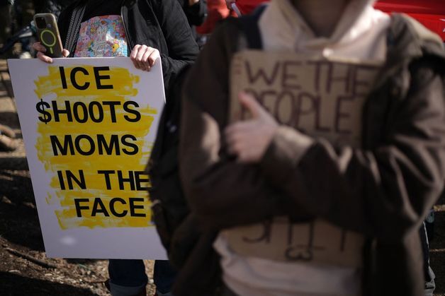 [포토] "ICE, 어머니 얼굴에 총 쐈다"