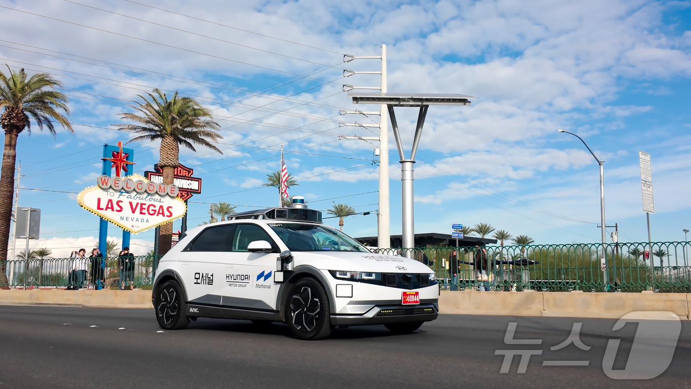 (서울=뉴스1) = 현대자동차그룹의 자율주행 합작법인 모셔널은 지난 8일(현지시간) 미국 라스베이거스에 위치한 테크니컬 센터에서 모셔널의 자율주행 기술 개발 현황과 향후 전략을 소 …
