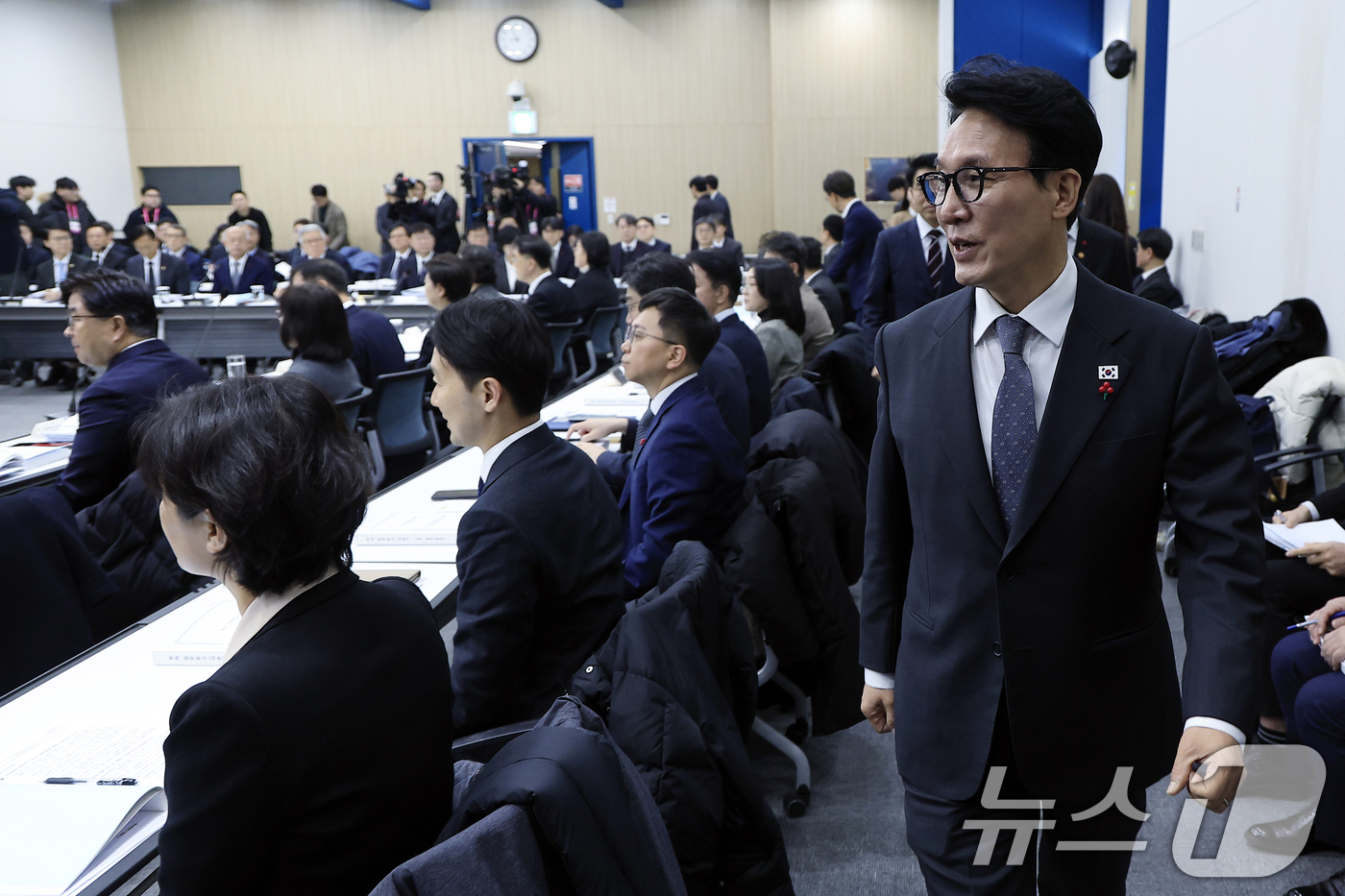 (서울=뉴스1) 박정호 기자 = 김민석 국무총리가 12일 오전 서울시 은평구 진흥로 한국행정연구원 대회의장에서 열린 5개처·원안위 업무보고에 참석하고 있다.  2026.1.12/뉴 …