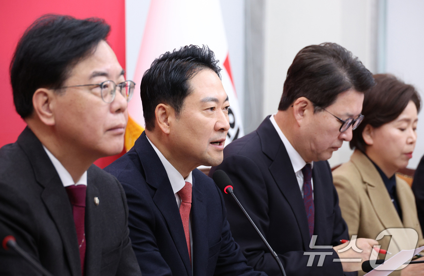 (서울=뉴스1) 신웅수 기자 = 장동혁 국민의힘 대표가 12일 서울 여의도 국회에서 열린 최고위원회의에서 발언하고 있다. 2026.1.12/뉴스1