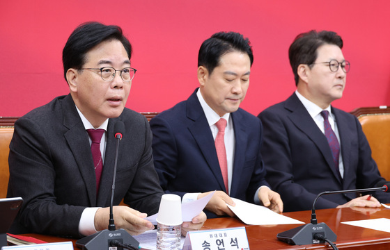 발언하는 송언석 원내대표