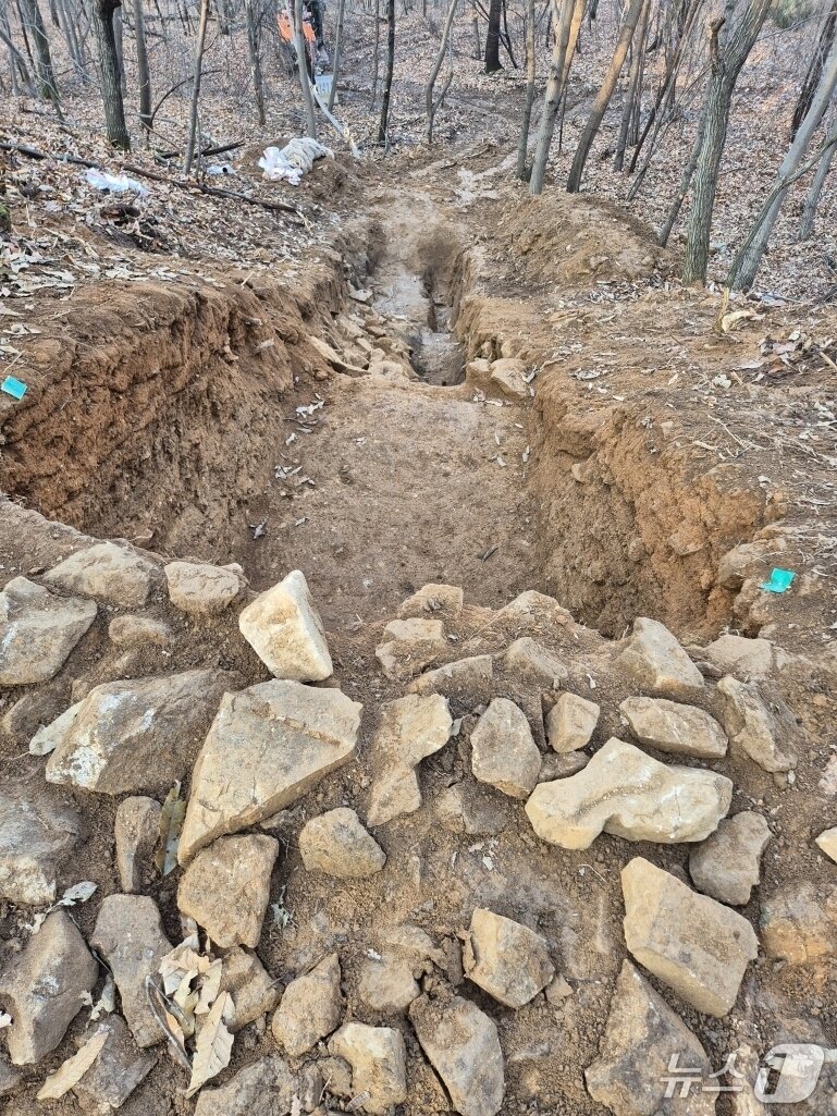 본문 이미지 - 아산 승계산성 발굴지.(아산시청 제공. 재판매 및 DB금지)