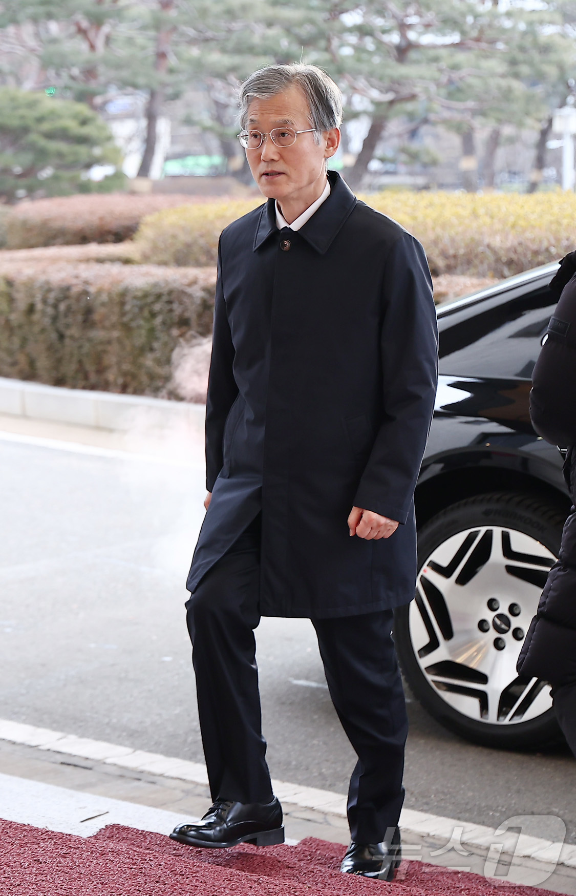 (서울=뉴스1) 김성진 기자 = 조희대 대법원장이 12일 서울 서초구 대법원으로 출근하고 있다. 2026.1.12/뉴스1