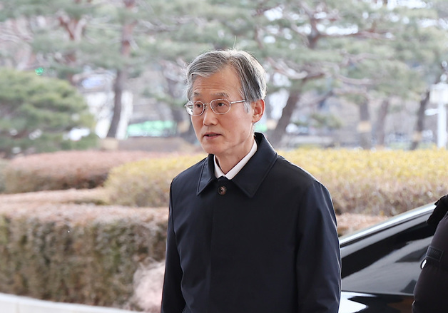 대법원 들어서는 조희대 대법원장