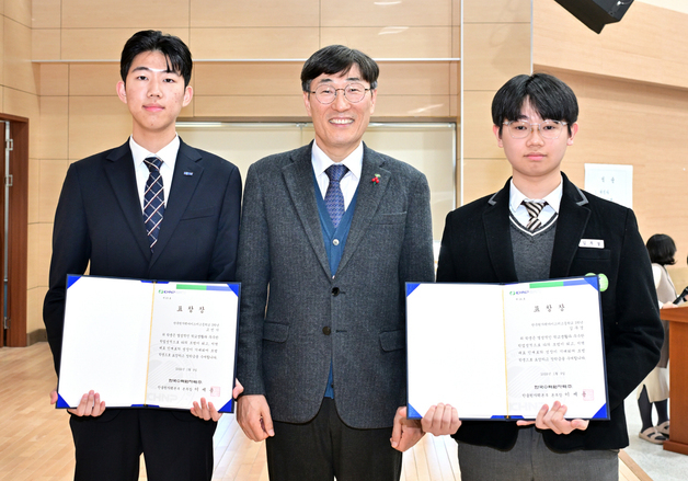 한울원전, 초·중·고 졸업생 46명에 장학금 2170만원 전달