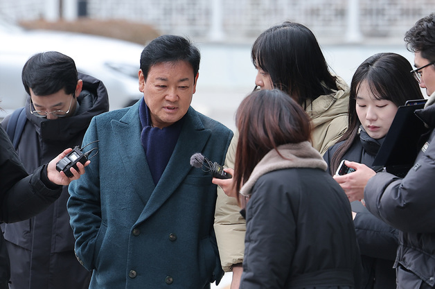 피의자 조사 위해 고검 출석하는 안부수 회장