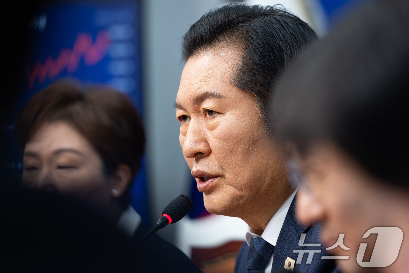 (서울=뉴스1) 유승관 기자 = 정청래 더불어민주당 대표가 12일 서울 여의도 국회에서 열린 최고위원회의에서 모두 발언을 하고 있다. 2026.1.12/뉴스1