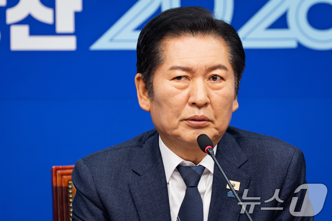 (서울=뉴스1) 유승관 기자 = 정청래 더불어민주당 대표가 12일 서울 여의도 국회에서 열린 최고위원회의에서 모두 발언을 하고 있다. 2026.1.12/뉴스1