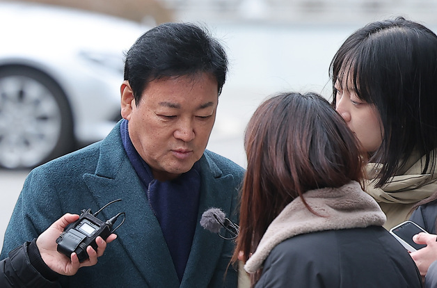 고검 출석하는 안부수 아태평화교류협회장