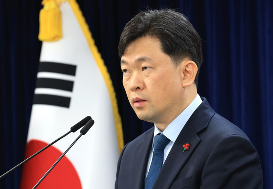 北 무인기 관련 질문에 답하는 윤민호 통일부 대변인